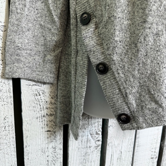 Apt. 9 Cozy Soft Sweater Top Gray Women Size Small Relax Fit Lightweight Buttons - Picture 4 of 10